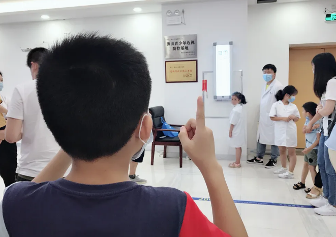 6.6爱眼日当天,佛山新利体育全面直播报道了各类眼健康相关情况3.png 6.6爱眼日当天,佛山新利体育全面直播报道了各类眼健康相关情况3.png