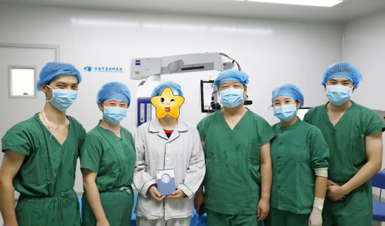 8月31日西安新利体育为患者实施AcrySof IQ PanOptix人工晶状体植入术1.png