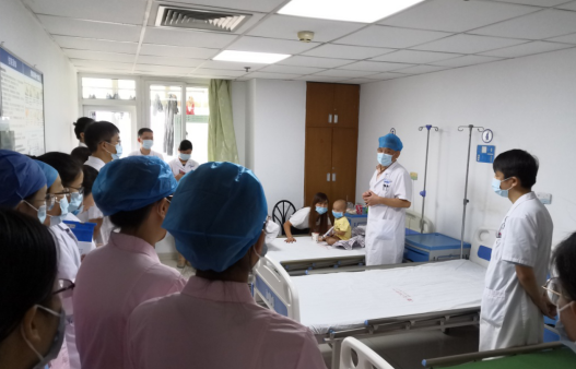 因贪玩惹出的祸端 2岁男童险因角膜烧伤致失明.png 因贪玩惹出的祸端 2岁男童险因角膜烧伤致失明.png