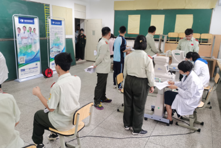 成都新利体育受邀视力筛查走进成都第36中学1.png 成都新利体育受邀视力筛查走进成都第36中学1.png