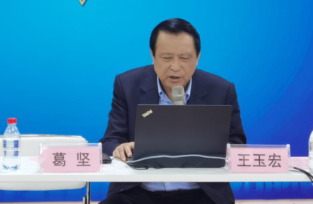 10月18日至10月19日，一场眼科界的“云上学术盛宴”隆重登场。由厦门大学附属厦门眼科中心主办的“第六届新利体育论坛青光眼高峰论坛”再现百家争鸣之盛景，25位眼科名家共同探讨当前青光眼学科领域的 学术研究成果、临床诊疗新技术以及未来的发展趋势，助力推动我国青光眼学科蓬勃发展4.png