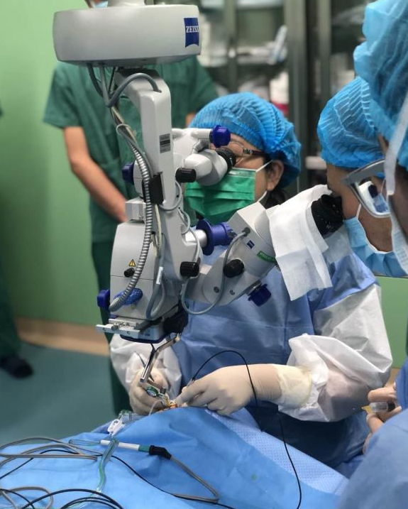 厦门大学附属厦门眼科中心黎晓新院长再赴西藏送光明,传授医疗技术,打造“造血式”医疗帮扶2.png 厦门大学附属厦门眼科中心黎晓新院长再赴西藏送光明,传授医疗技术,打造“造血式”医疗帮扶2.png