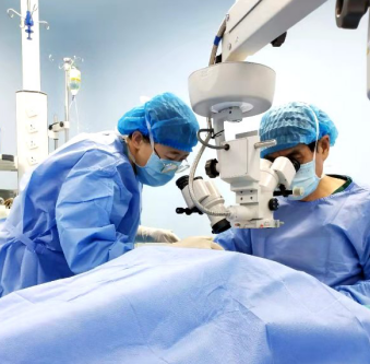 10月14日,宜昌市归国华侨联合会和宜昌新利体育共同发起的“侨爱心光明行”大型义诊活动正式启动。9名家护组团赴新疆温泉县义诊。宜昌市市委常委、统战部部长王均成出席活动并为医疗队授旗。9.png 10月14日,宜昌市归国华侨联合会和宜昌新利体育共同发起的“侨爱心光明行”大型义诊活动正式启动。9名家护组团赴新疆温泉县义诊。宜昌市市委常委、统战部部长王均成出席活动并为医疗队授旗。9.png