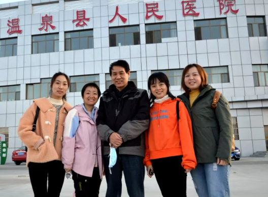 10月14日,宜昌市归国华侨联合会和宜昌新利体育共同发起的“侨爱心光明行”大型义诊活动正式启动。9名家护组团赴新疆温泉县义诊。宜昌市市委常委、统战部部长王均成出席活动并为医疗队授旗。8.png 10月14日,宜昌市归国华侨联合会和宜昌新利体育共同发起的“侨爱心光明行”大型义诊活动正式启动。9名家护组团赴新疆温泉县义诊。宜昌市市委常委、统战部部长王均成出席活动并为医疗队授旗。8.png