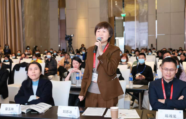 第十届“关爱近视·微笑论坛”,郑州新利体育视光眼科医院获多项荣誉3.png 第十届“关爱近视·微笑论坛”,郑州新利体育视光眼科医院获多项荣誉3.png