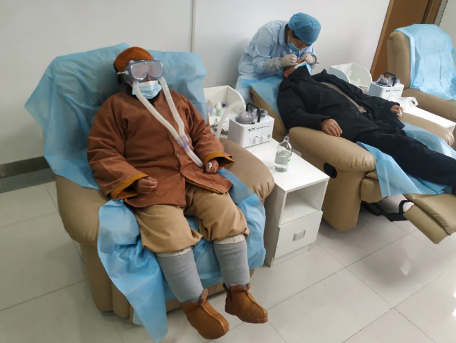 寺院住持来安徽理工大附属眼科医院(淮南新利体育)做干眼医治4.png 寺院住持来安徽理工大附属眼科医院(淮南新利体育)做干眼医治4.png