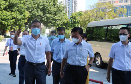 莆田市政协主席周青松一行中秋慰问抗疫一线人员1.png 莆田市政协主席周青松一行中秋慰问抗疫一线人员1.png