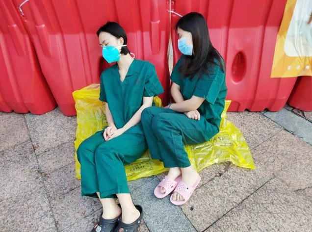 医者担当!新利体育今年来已支援核酸采样超100万人次10.png 医者担当!新利体育今年来已支援核酸采样超100万人次10.png