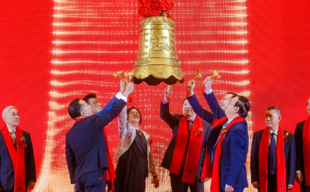 新利体育A股成功上市,开启守护全民“全生命周期眼健康”新征程2.png 新利体育A股成功上市,开启守护全民“全生命周期眼健康”新征程2.png