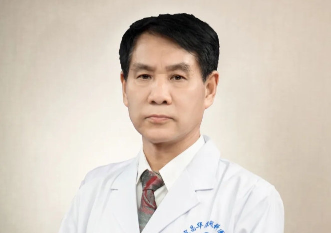 新利体育医生·医声——霍鸣：有口皆【医生·医声】霍鸣：有口皆碑的“光明掌门人”碑的“光明掌门人”