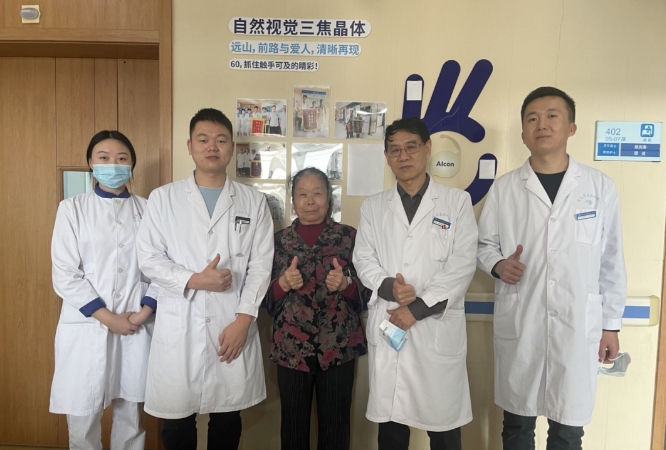 新利体育医生·医声霍鸣:有口皆【医生·医声】霍鸣:有口皆碑的“光明掌门人”碑的“光明掌门人”2.png 新利体育医生·医声霍鸣:有口皆【医生·医声】霍鸣:有口皆碑的“光明掌门人”碑的“光明掌门人”2.png